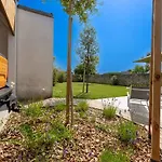 Hébergement de vacances Maison De Avec Jardin Verdoyant A - Fr-1-835-25 *
